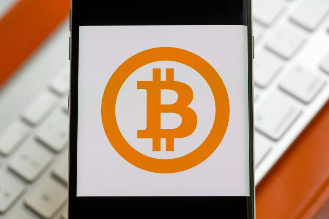 bitcoin-logo-phone-5940